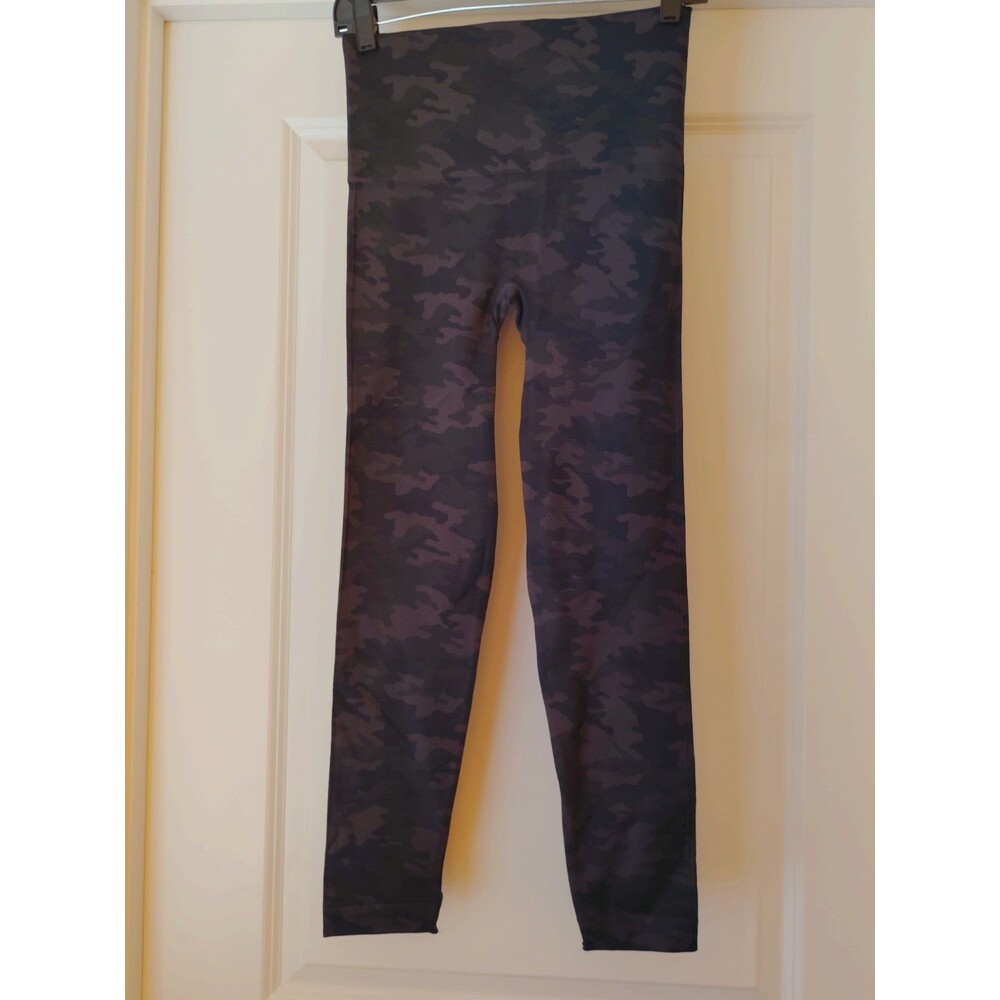NWOT Spanx Look At Me Now Seamless Leggings Womens Black Camo Cropped Sz Large